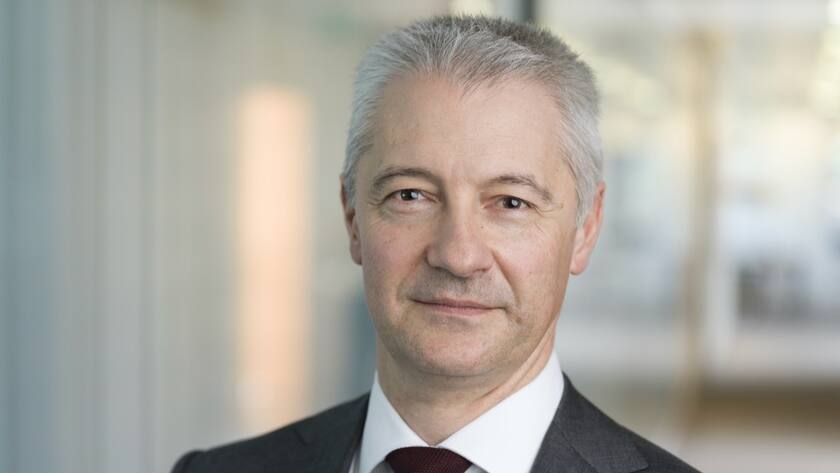 Portrait of Fabrice Zumbrunnen, President of Swiss retailer Migros-Genossenschafts-Bund, taken at the headquarters of Migros in Zurich, Switzerland, on April 18, 2019. (KEYSTONE/Gaetan Bally)Fabrice Zumbrunnen, Praesident Migros-Genossenschafts-Bund, portraitiert am 18. April 2019 am Hauptsitz der Migros in Zuerich. (KEYSTONE/Gaetan Bally)