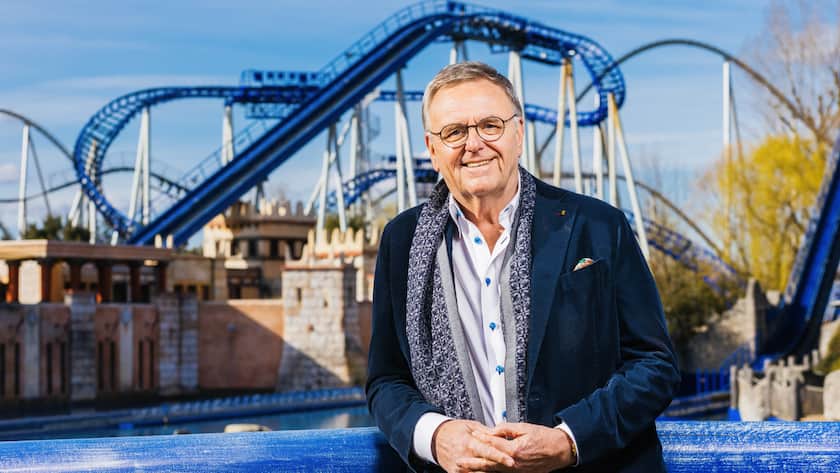 PRODUKTION - 14.03.2022, Baden-W¸rttemberg, Rust: Roland Mack, geschâ°ftsf¸hrender Gesellschafter und Mitgr¸nder des Europa-Park Rust, steht im griechischen Bereich des Freizeitparks. Wegen der Corona-Pandemie hatte es im vergangenen Jahr teilweise erhebliche Beschrâ°nkungen im dem Freizeitpark gegeben. Foto: Philipp von Ditfurth/dpa +++ dpa-Bildfunk +++ (KEYSTONE/DPA/Philipp von Ditfurth)