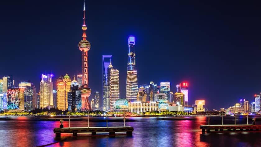 Die Skyline von Shanghai glänzt, doch der Schein trügt. Chinas Wirtschaft kriselt.