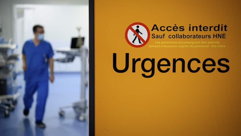 Eingang der Notaufnahme des Krankenhauses «Reseau hospitalier neuchatelois (RHNe)» am Standort Pourtales in Neuenburg.