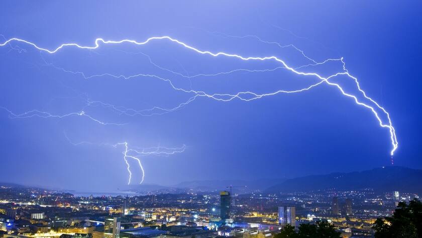 Blitze über Zürich - Gewitter - Unwetter