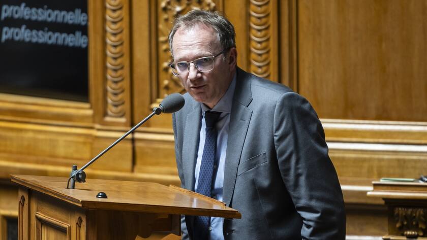 Thomas Bläsi, SVP-GE, stellt eine Frage, an der Sommersession der Eidgenoessischen Raete, am Donnerstag, 13. Juni 2024 im Nationalrat in Bern. (KEYSTONE/Alessandro della Valle)