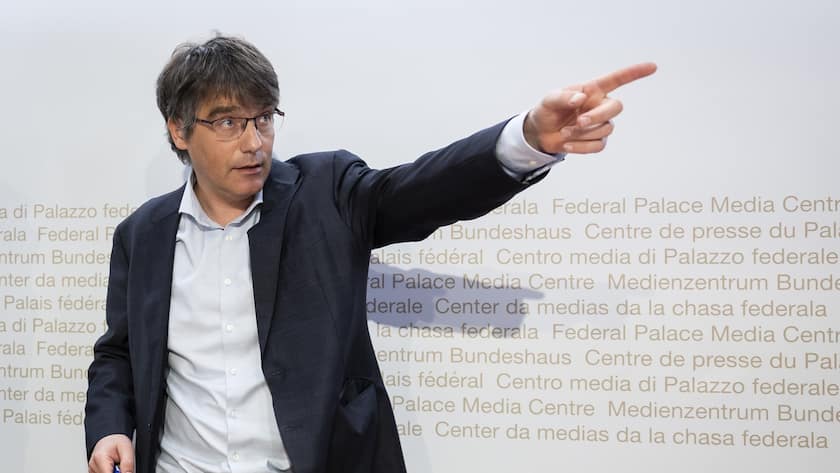 Roger Nordmann, Nationalrat SP-VD, kurz vor Beginn einer Medienkonferenz unter dem Titel "2x Ja gegen den Kostenschock" zur Praemien-Entlastungs-Initiative und zur Kostenbremse-Initiative, am Montag, 13. Mai 2024 in Bern