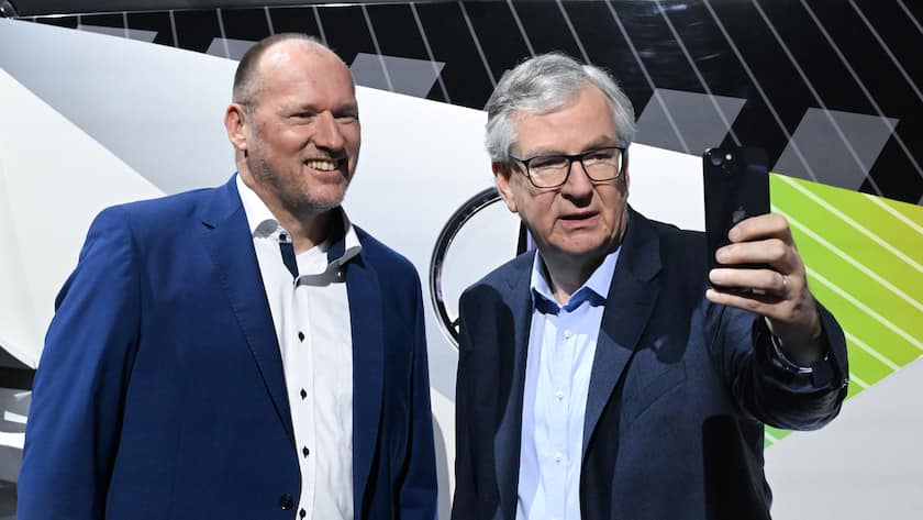 Jochen Goetz mit dem Vorstandsvorsitzenden von Daimler Truck. Martin Daum sagte: «Jochen Goetz war Daimler Truck mit Herz und Seele»