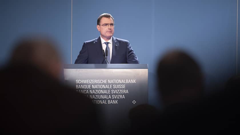 Thomas Jordan versucht die Inflation mit Hilfe höherer Zinsen in den Griff zu bekommen.