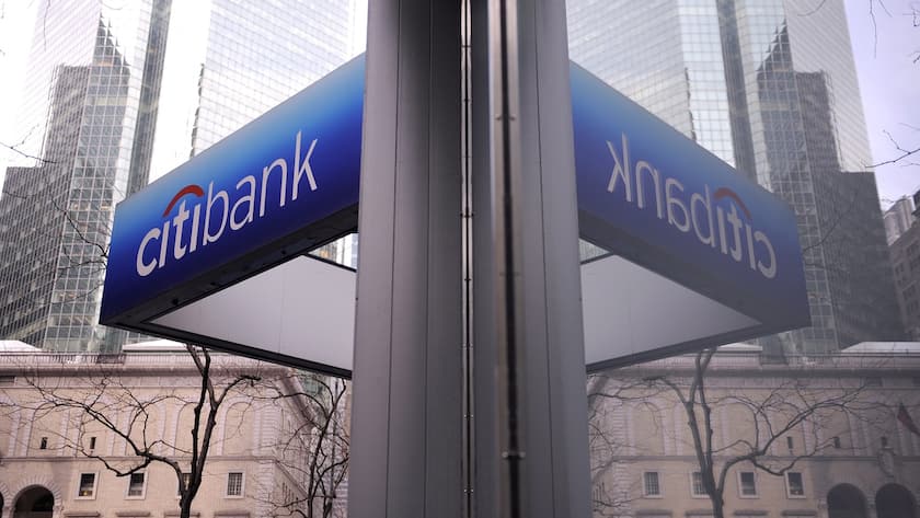 epa01965388 A view of a Citibank branch in Citigroup headquarters in New York, New York, USA, on 14 December 2009. Citigroup announced on Monday that it will be repaying USD 20 billion in public bailout money it has recieved and that the United States government will sell its stake in the company. EPA/JUSTIN LANE