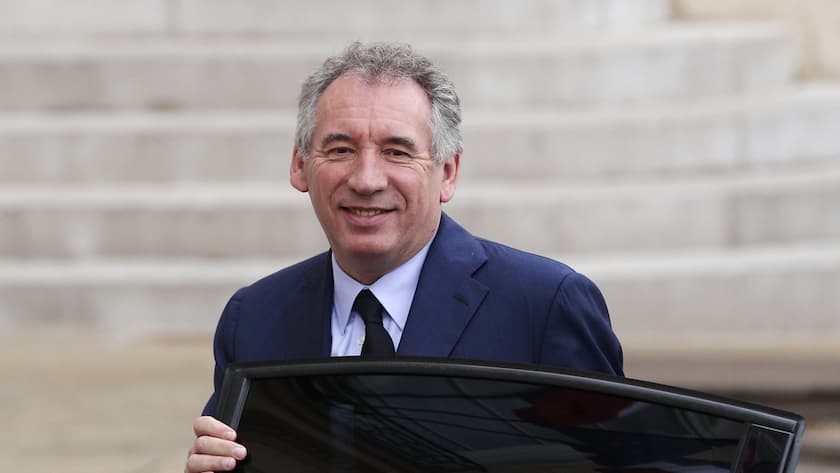 Frankreichs Premier François Bayrou sucht mit den Sozialpartnern nach einem Kompromiss zur umstrittenen Rentenreform.