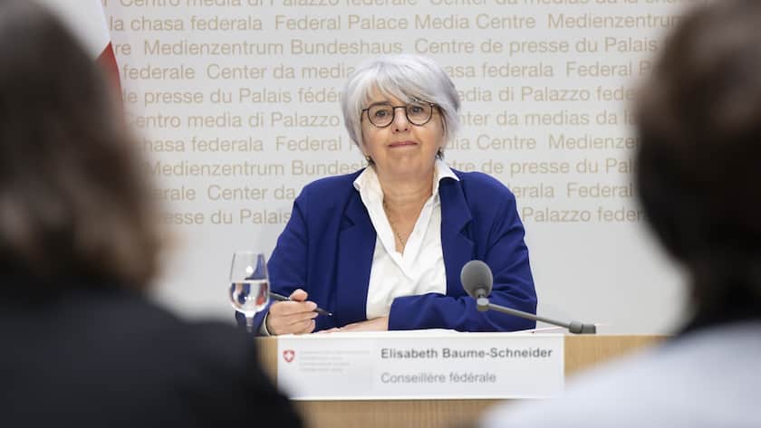 Bundesraetin Elisabeth Baume-Schneider spricht an einer Medienkonferenz ueber die Reform der beruflichen Vorsorge, am Montag, 24. Juni 2024, in Bern.