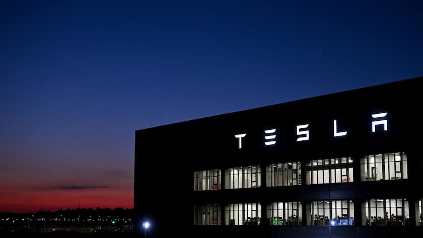 epa10387464 An exterior view of the Tesla Gigafactory in Gruenheide near Berlin, Germany, 03 January 2023. The Tesla Gigafactory Berlin-Brandenburg plant in Gruenheide produces 2,000 Model Y electric cars in a week. EPA/Filip Singer