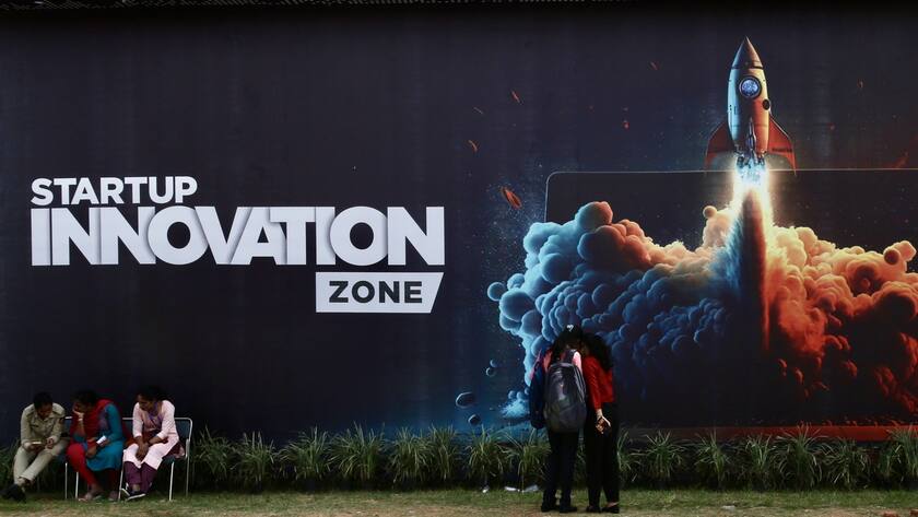 Besucher beim Bengaluru Tech Summit 2023 in Bangalore, der grössten Tech-Messe Asiens..