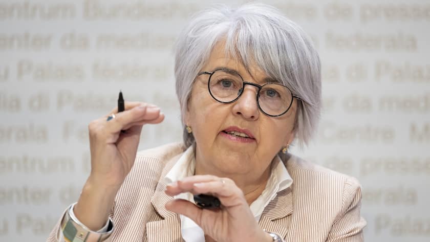 Bundesraetin Elisabeth Baume-Schneider spricht waehrend einer Medienkonferenz zu den Abstimmungsergebnissen, waehrend den Eidgenoessischen Abstimmungen, am Sonntag, 9. Juni 2024, in Bern.