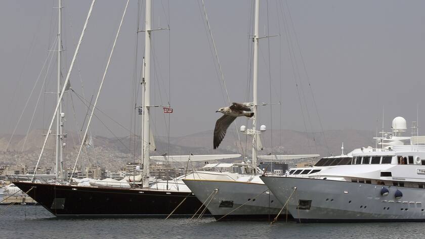 Yachten vor der Küste in Griechenland.