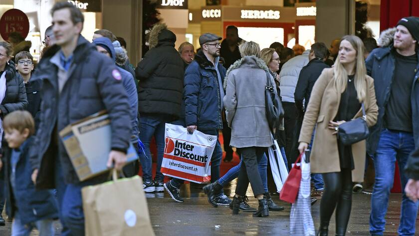 Gedraenge beim Sonntagsverkauf an der Zuercher Bahnhofstrasse am Sonntag, 22. Dezember 2019. (KEYSTONE/Walter Bieri)