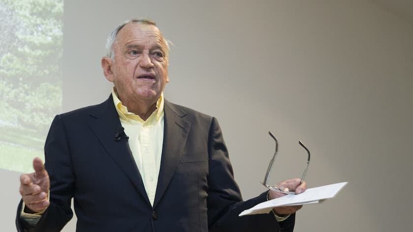 Hansjoerg Wyss, Praesident der Beyeler Stiftung, fotografiert am Donnerstag, 4. Mai 2017 anlaesslich der Projektpraesentation des geplanten Neubaus von Atelier Peter Zumthor in der Fondation Beyeler in Riehen bei Basel. (KEYSTONE/Patrick Straub)