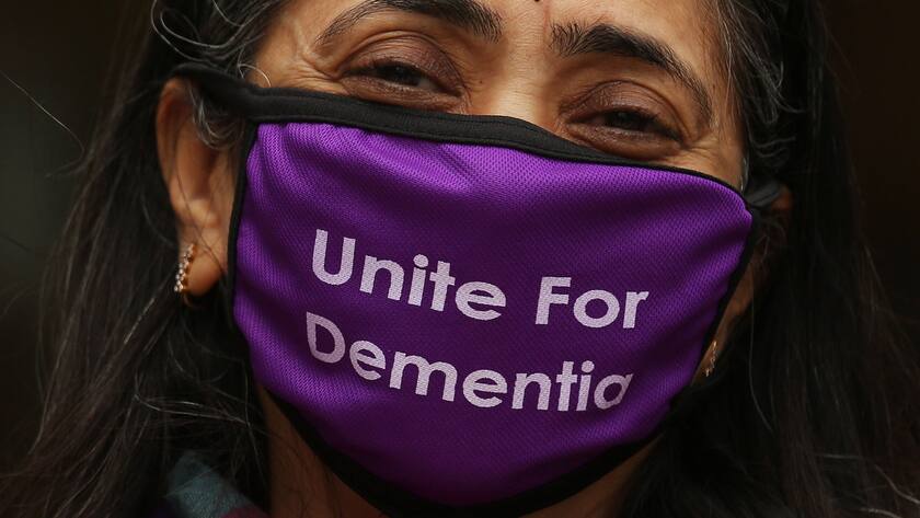 Ein Demenz-Demo in Indien: Alzheimer trifft Menschen rund um den Globus. Sie alle hoffen auf die Industrie.