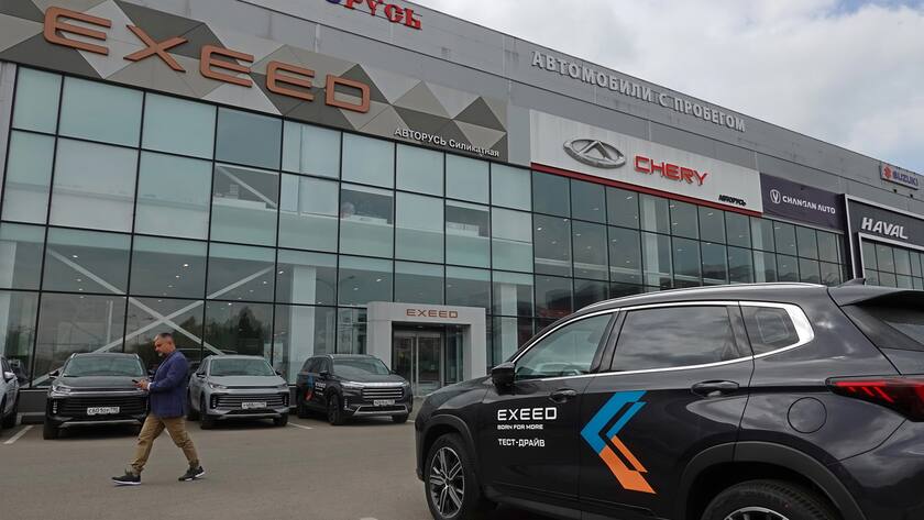 Chinesische Autos in Russland: Sie füllen das Vakuum, das westliche Firmen mit ihrem Rückzug aufgrund westlicher Sanktionen hinterlassen haben.