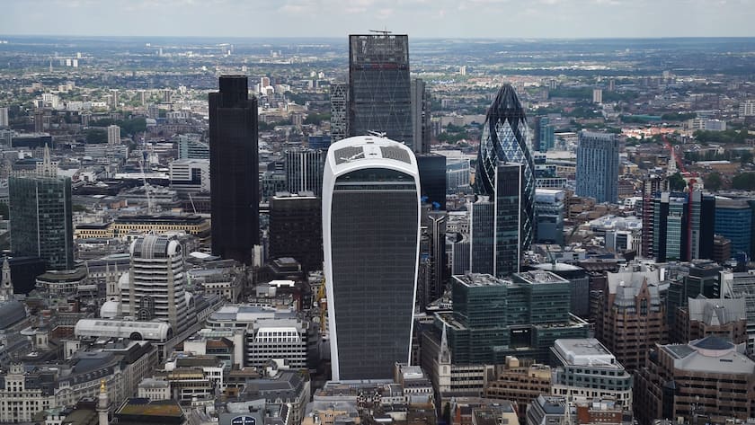 epa05389024 A photo made available 25th June 2016 of the City of London financial district in London 24 June 2016. Britain's credit rating outlook has been downgraded to negative by the ratings agency Moody's after the country voted to leave the EU June 23. EPA/ANDY RAIN