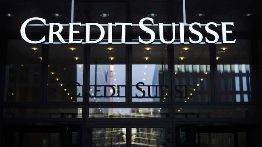 Die Credit Suisse muss nach der Übernahme Federn lassen.