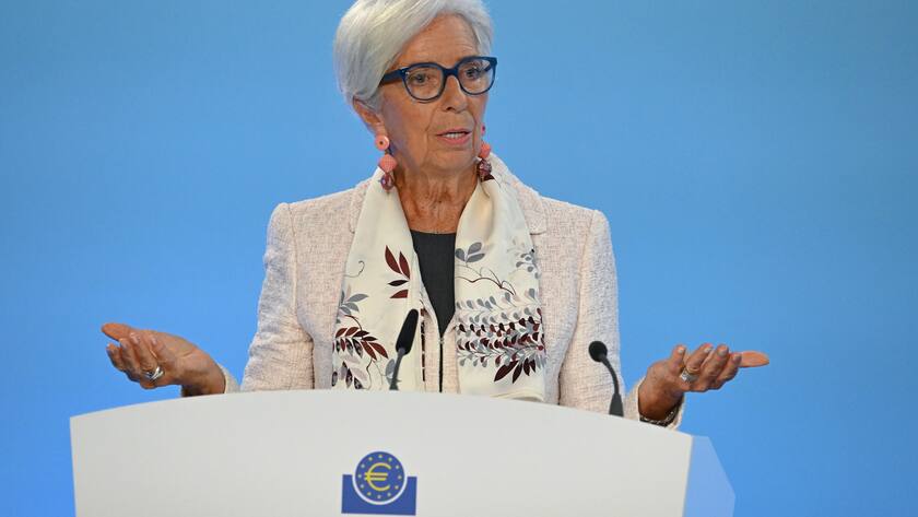 27.07.2023, Hessen, Frankfurt/Main: Christine Lagarde, Präsidentin der Europäischen Zentralbank (EZB), spricht während der EZB-Pressekonferenz. Europas oberste Währungshüter haben in ihrer turnusmäßigen Sitzung die Anhebung des Leitzinses im Euroraum um 0,25 Prozentpunkte auf 4,25 Prozent beschlossen. Foto: Arne Dedert/dpa +++ dpa-Bildfunk +++ (KEYSTONE/DPA/Arne Dedert)