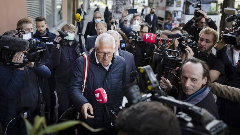 Paukenschlag im Fall Vincenz – Obergericht hebt Urteil auf Der ehemalige Raiffeisen-Chef Pierin Vincenz beim Prozess 2022.