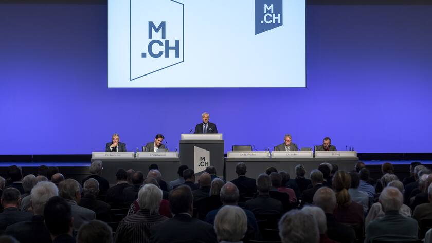 Regierungsrat Christoph Brutschin, Group CEO Bernd Stadlwieser, Verwaltungsratspraesident Ulrich Vischer, Kommunikationschef Christian Jecker und Notar Martin Hug, von links, an der ausserordentlichen Generalversammlung der MCH Group AG in Basel am Mittwoch, 29. Januar 2020. (KEYSTONE/Georgios Kefalas)