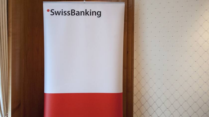 Ein Gremium von SwissBanking anlaesslich einer Medienkonferenz, an der die Studie "Wandel aktiv gestalten - Zukunftsperspektiven fuer den Schweizer Bankenplatz" vorgestellt wird am Donnerstag, 30. Oktober 2014, in Zuerich. (KEYSTONE/Anthony Anex)
