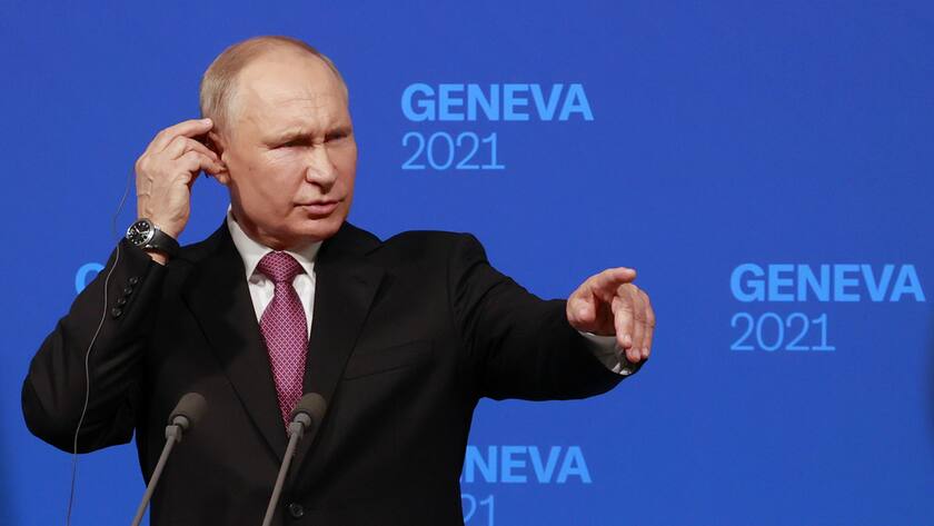 Russlands Präsident Wladimir Putin hält eine Pressekonferenz nach dem Treffen mit US-Präsident Joe Biden in der Villa La Grange im Juni 2021 in Genf.