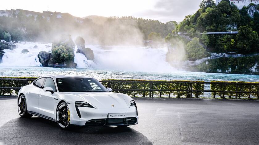 Europas grösster Wasserfall und der erste zu 100 Prozent elektrisch angetriebene Porsche - Der neue Taycan Turbo S.