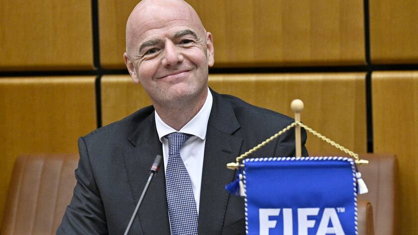 ABD0079_20200914 - WIEN - ÖSTERREICH: FIFA-Präsident Gianni Infantino anl. der Unterzeichnung zur Zusammenarbeit zwischen UN-Büro für Drogen- und Verbrechensbekämpfung (UNODC) und Fußball-Weltverband (FIFA) gegen Korruption und Verbrechen im Fußball am Montag, 14. September 2020 in Wien. - FOTO: APA/HANS PUNZ