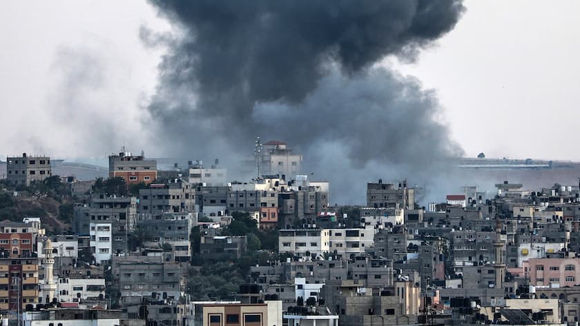 epa10908407 Smoke rises in Al-Shejaeiya neigbourhood after an Israeli air strike in the eastern Gaza City, 08 October 2023. Israeli air strikes, in retaliation for the 07 October Hamas attacks on Israel, have killed 413 people in the Gaza Strip, with almost 2,300 wounded, according to Palestinian Health Ministry. The attacks on Israel killed more than 700 Israelis and left over 2,240 injured, the Israeli army said 08 October. EPA/MOHAMMED SABER