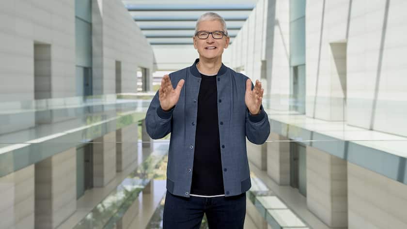 epa09999534 A handout photo made available by Apple Inc., shows Apple CEO Tim Cook announcing the latest software platforms and introduces the new MacBook Air, and 13-inch MacBook Pro with M2, during the Apple Worldwide Developers Conference (WWDC22), on the campus of Apple Park, in Cupertino, California, USA, 06 June 2022. EPA/APPLE INC. HANDOUT EDITORIAL USE ONLY, NO SALES, MANDATORY APPLE APPROVAL REQUIRED FOR ANY USE, INCLUDING EDITORIAL USE, BEYOND JUNE 5, 2023. HANDOUT EDITORIAL USE ONLY/NO SALES