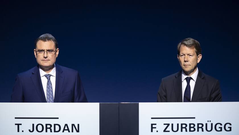 SNB: Banken anfällig für Probleme bei Hypotheken Thomas Jordan, Praesident der Schweizerischen Nationalbank SNB, links, und Fritz Zurbruegg, Vizepraesident der Schweizerischen Nationalbank SNB, rechts, fotografiert an der 111. Generalversammlung, am Freitag, 26. April 2019 in Bern. (KEYSTONE/Anthony Anex)