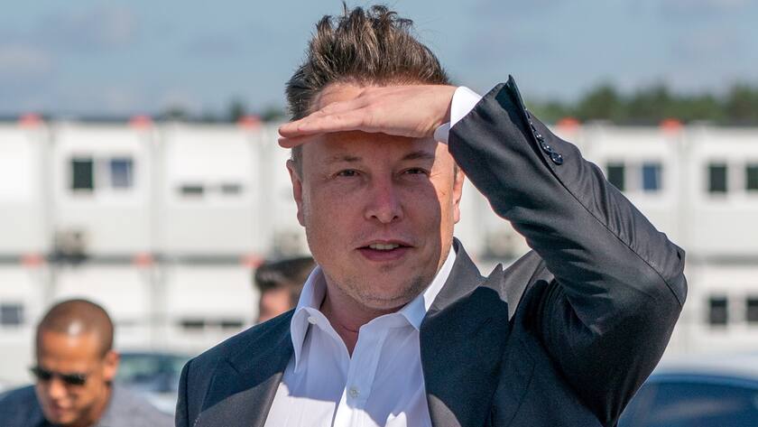 epa08763835 (FILE) - Tesla and SpaceX CEO Elon Musk arrives for a statement at the construction site of the Tesla Giga Factory in Gruenheide near Berlin, Germany, 03 September 2020 (reissued 22 October 2020). On 21 October Tesla reported a profit of 331 million US dollar in the third quarter (Q3) of 2020, more than double the profit of Q3 in 2019. EPA/ALEXANDER BECHER