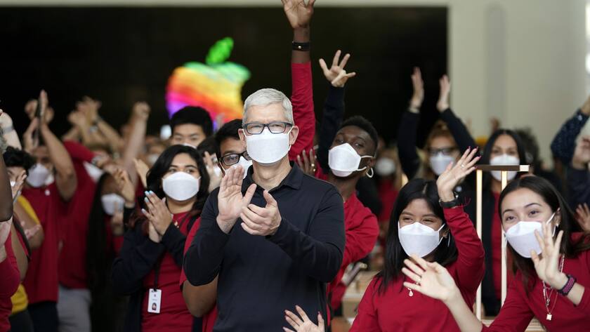Apple CEO Tim Cook welcomes customers during a visit to an Apple Store at The Grove Friday, Nov. 19, 2021, in Los Angeles. (AP Photo/Marcio Jose Sanchez).Tim Cook