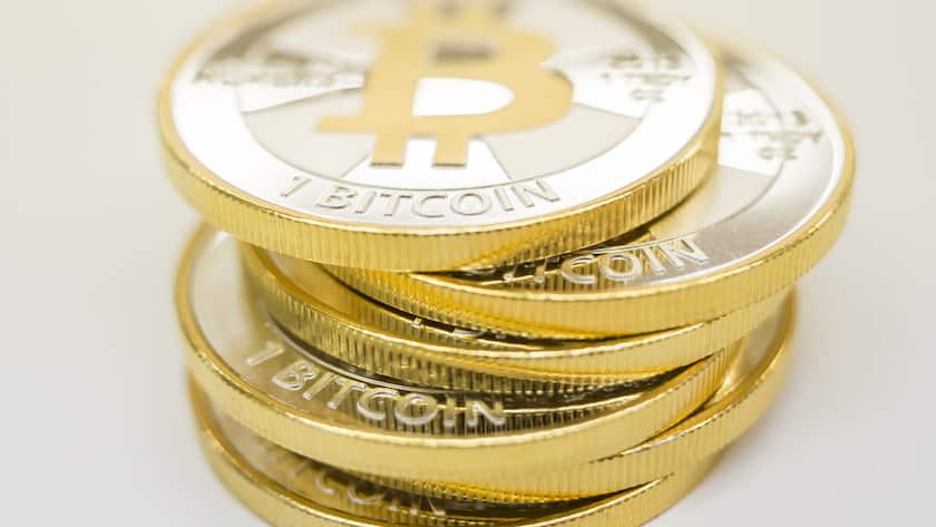 Bitcoins, fotografiert bei der Firma Bitcoin Suisse AG in Baar am Dienstag, 24. Mai 2016. .Ab dem 1. Juli 2016 kann man bei der Einwohnergemeinde Zug mit Bitcoin einen Betrag bis zu CHF 200.00 bezahlen. Zug ist weltweit die erste Stadt, welche Bitcoins einsetzt. (KEYSTONE/Alexandra Wey)