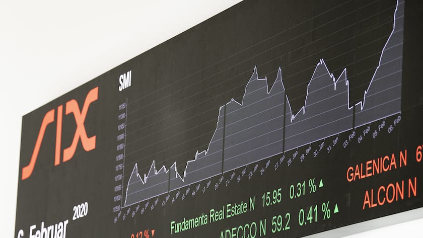 Börse im Aufwind: Anleger setzen auf Luxus- und Reisetitel Aktuelle Kurse werden an einer LED-Wand im Eingangsbereich der Neuen Boerse Zuerich-West des SIX-Hauptsitzes an der Pfingstweidstrasse angezeigt, aufgenommen am Donnerstag, 6. Februar, in Zuerich. (KEYSTONE/Ennio Leanza)