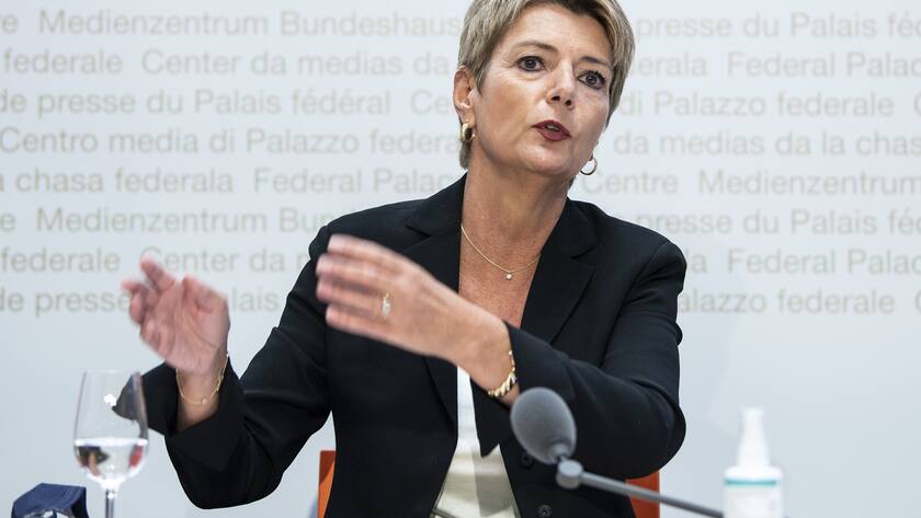 Bundesraetin Karin Keller Sutter spricht an einer Medienkonferenz ueber die Justizinitiative, am Montag, 11. Oktober 2021, in Bern. (KEYSTONE/Peter Schneider)