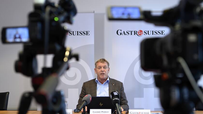 Casimir Platzer, Praesident GastroSuisse, spricht an einer Medienkonferenz von Gastrosuisse zu den Beschluessen des Bundesrates, am Mittwoch, 25. August 2021 in Bern. (KEYSTONE/Anthony Anex)