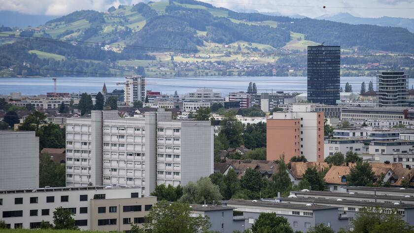Eine Uebersicht der Stadt Zug mit dem Zugersee am Donnerstag, 24. Juni 2021 in Zug. (KEYSTONE/Urs Flueeler)
