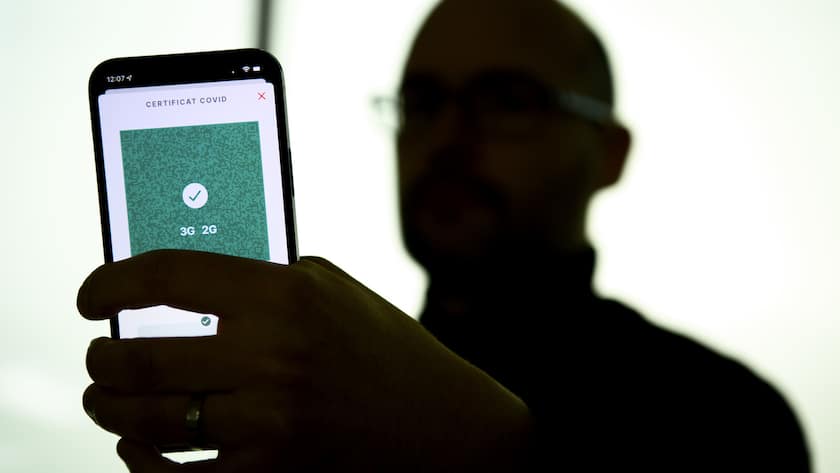 Person mit verifiziertem Covid-Zertifikat des BAG