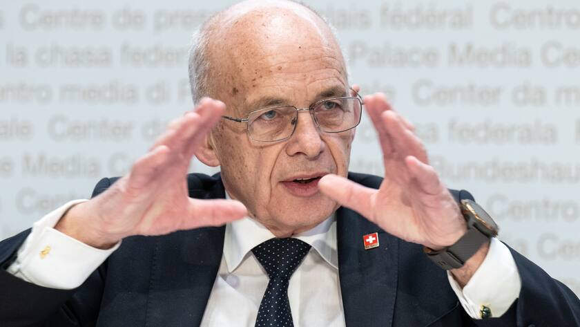 Bundesrat Ueli Maurer spricht an einer Medienkonferenz ueber die Ukraine Krise, am Montag, 28. Februar 2022, in Bern. (KEYSTONE/Peter Schneider)