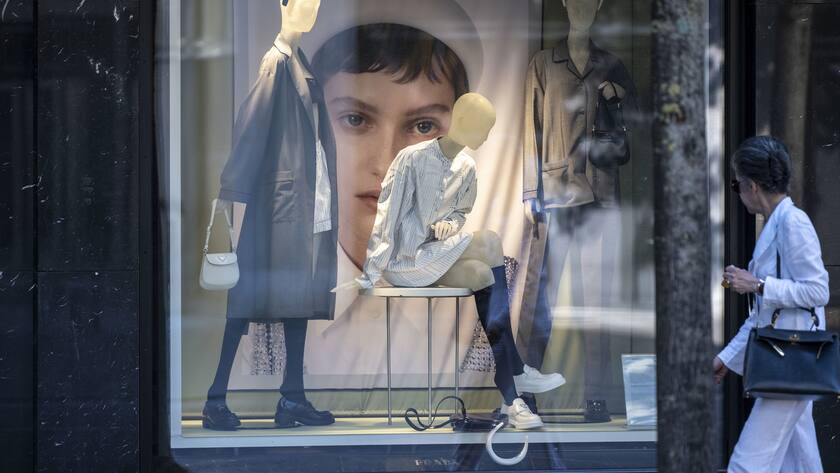 Das Schaufenster einer Kleiderboutique an der Bahnhofstrasse, fotografiert am 23. Juli 2021 in Zuerich. (KEYSTONE/Christian Beutler)