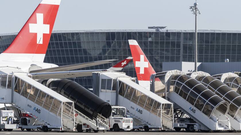 Parked planes of the airline Swiss at the airport in Zurich, Switzerland on Friday, 17 April 2020. The bigger part of the Swiss airplanes are not in use due to the outbreak of the coronavirus. (KEYSTONE/Ennio Leanza)