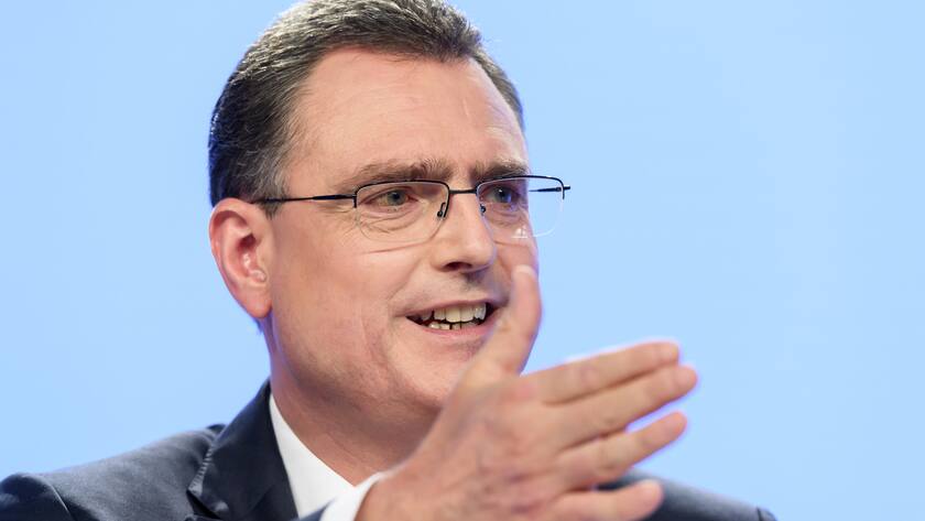 Swiss National Bank's (SNB) Chairman of the Governing Board Thomas Jordan, speaks during a semi-annual conference of Swiss National Bank (SNB BNS), in Bern, Switzerland, Thursday, June 18, 2020. (KEYSTONE/Anthony Anex)