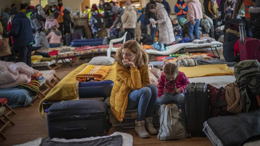 epa09793481 A woman with a girl rest at community centre created as shelter as people fleeing Ukraine to Slovakia through the Ubla border crossing, in Ubla, Slovakia, 01 March 2022. Slovakia said it will let fleeing Ukrainians into the country following Russia's military operation in Ukraine. The Slovak Police Force announced on social media that people not holding a valid travel document will also be eligible for entry on an individual basis. (KEYSTONE/EPA/MARTIN DIVISEK)