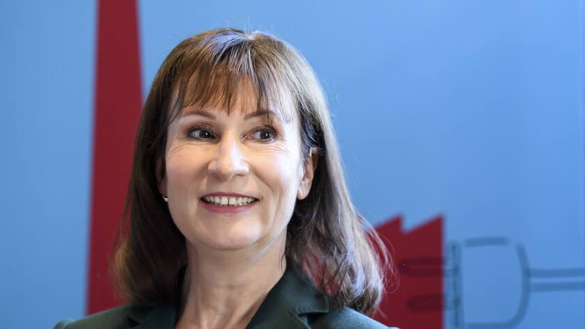 Suzanne Thoma, CEO BKW fotografiert waehrend einer Medienkonferenz von BKW Energie zur Stilllegung des Kernkraftwerks Muehleberg (KKM), am Freitag, 20. September 2019, in Bern. Die Abschaltung des Kernkraftwerks Muehleberg ist fuer den 20. Dezember 2019 geplant. (KEYSTONE/Anthony Anex)