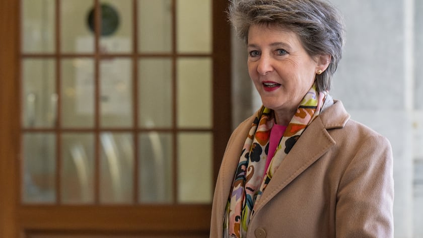 Bundesraetin Simonetta Sommaruga erscheint zu einer Sitzung.