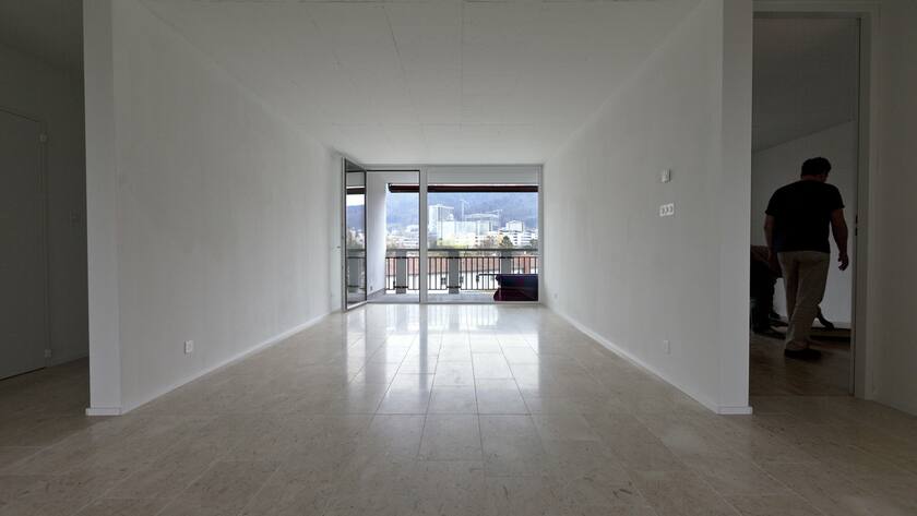 Umzug in eine neu gebaute Genossenschaftswohnung an der Gutstrasse in Zuerich, aufgenommen am 30. Maerz 2012. (KEYSTONE/Gaetan Bally)