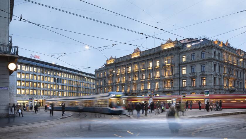 Paradeplatz square with the tram stop "Paradeplatz and the headquarters of the two Swiss banks UBS, left, and Credit Suisse, right, in Zurich, Switzerland, on February 4, 2019. (KEYSTONE/Gaetan Bally)Der Paradeplatz mit Tramstation "Paradeplatz und dem Hauptsitz der Schweizer Grossbanken UBS, links, und Credit Suisse, rechts, am 4. Februar 2019 in Zuerich. (KEYSTONE/Gaetan Bally)