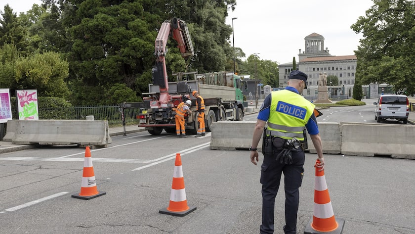 Strassenblockade der Behörden in Genf, unweit des Sitzes der Welthandelsorganisation (WTO).